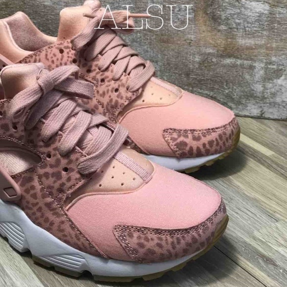 NWT Nike Huarache Run SE GS Coral Stardust W - Picture 2 of 8